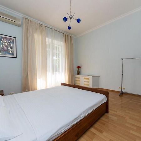 Alex Apartments near Independence Square - Kiev Extérieur photo