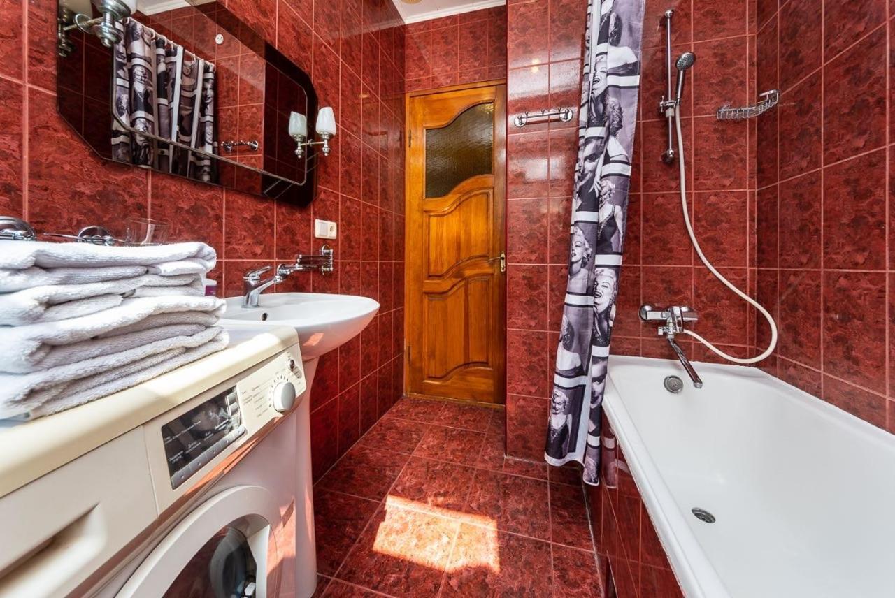 Alex Apartments near Independence Square - Kiev Extérieur photo