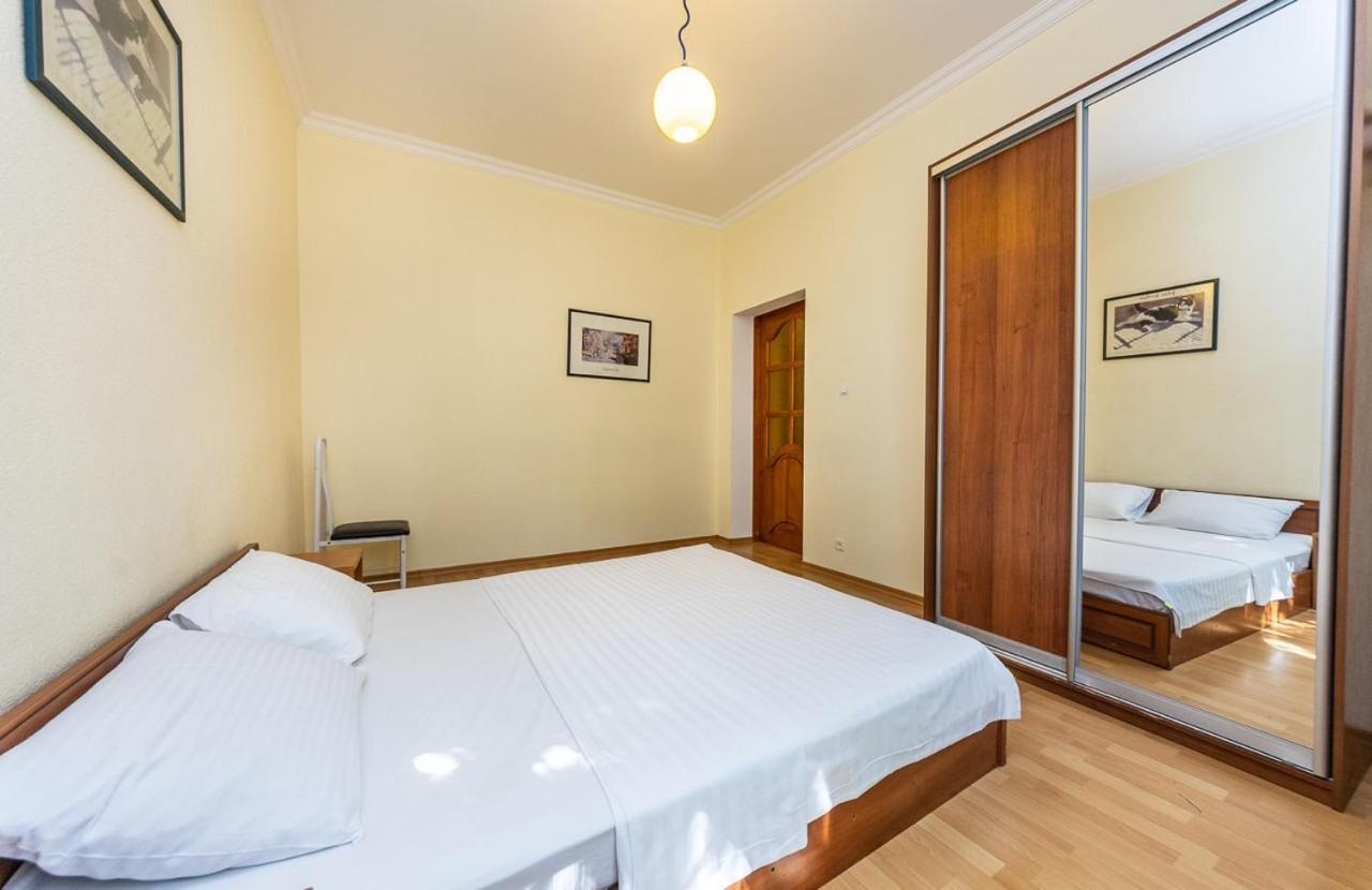 Alex Apartments near Independence Square - Kiev Extérieur photo