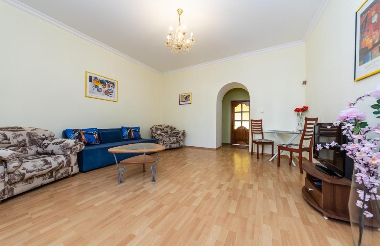 Alex Apartments near Independence Square - Kiev Extérieur photo