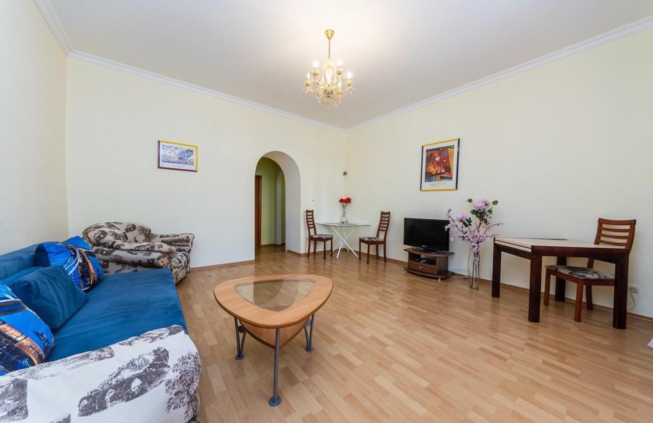 Alex Apartments near Independence Square - Kiev Extérieur photo