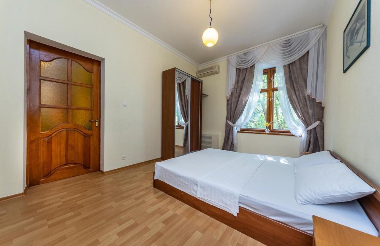Alex Apartments near Independence Square - Kiev Extérieur photo